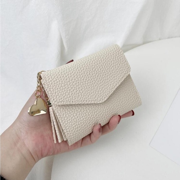 Handbags - ⚠️Clearance Pebbled Leather Wallet / Cardholder Beige